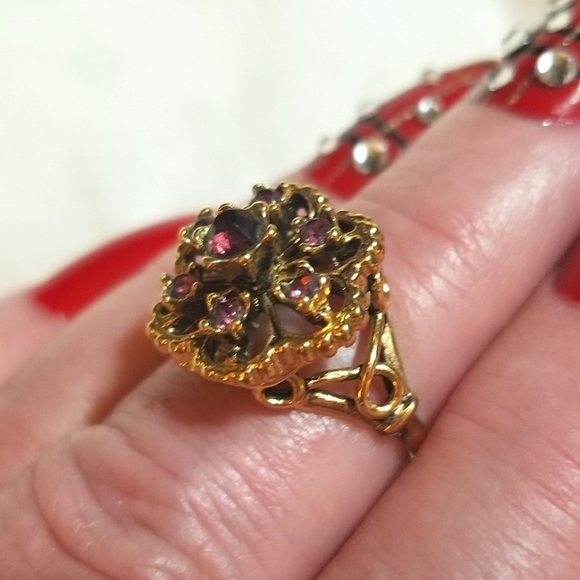 Vintage 18kt HGE yellow gold Purple Crystal Ring - Picture 9 of 10
